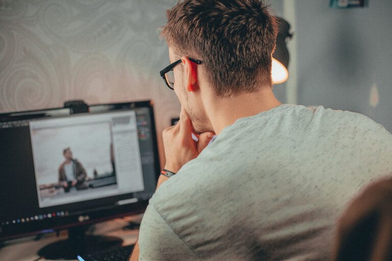 How to Protect Your Eyes During Screen Time